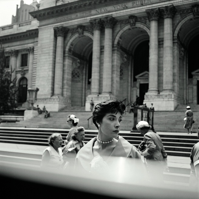 Vivian Maier, New York Public Library, New York, 1952 ca. Vivian Maier/Maloof Collection, Courtesy Howard Greenberg Gallery, New York
