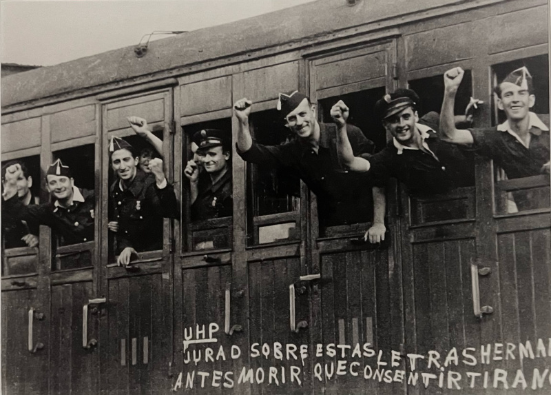 Treno che parte per il fronte