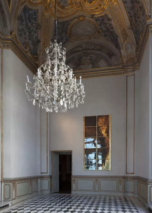 Doppio sogno, 2017 fotografia stampata su raso 298 x 140 cm.