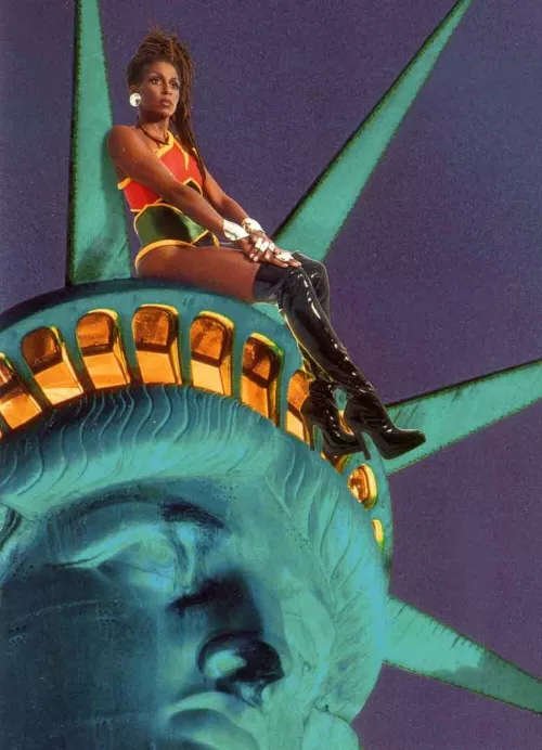 Renée Cox, Chilling with Liberty, 1998