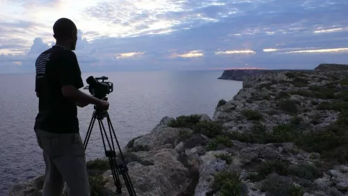Dagmawi Yimer a Lampedusa, durante le riprese di Soltanto il mare (50', 2011). Courtesy of AMM
