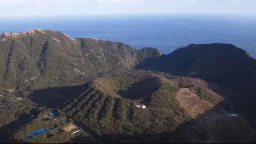 Una veduta aerea mozzafiato da AOGASHIMA (2018).