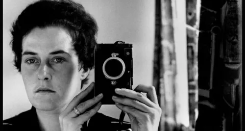 Inge Morath, Autoscatto, Gerusalemme, 1958 © Fotohof archiv/Inge Morath Foundation/Magnum Photos.